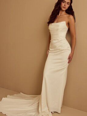 Vow'd Sol Minimalist Wedding Dress White, Size 6. Satin, Draped bodice, Fitted,
